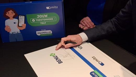 Ondertekening Mitz en BENU